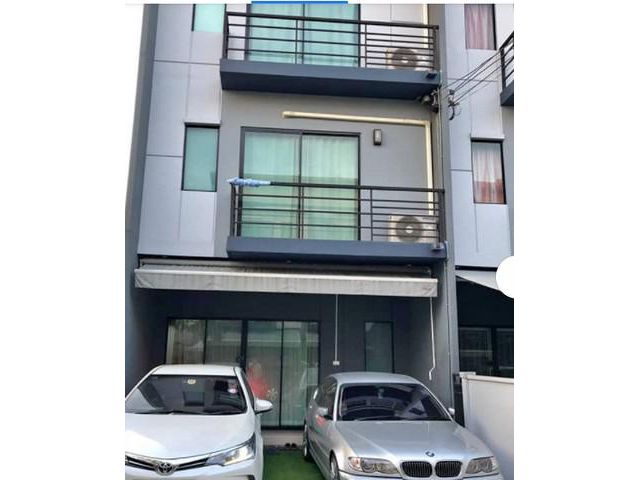 ให้เช่าทาวน์โฮม 3 ชั้น บ้านกลางเมือง พระราม9