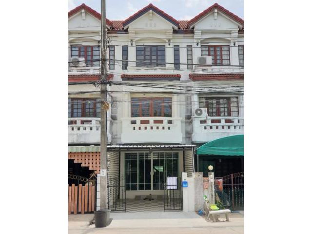 ขายด่วน รีโนเวทใหม่ทั้งหลัง พร้อมเข้าอยู่ได้เลย