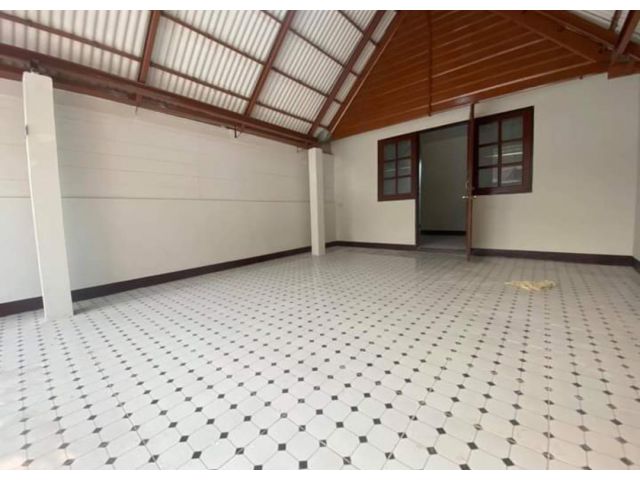 เทาว์เฮ้าส์ขายถูก