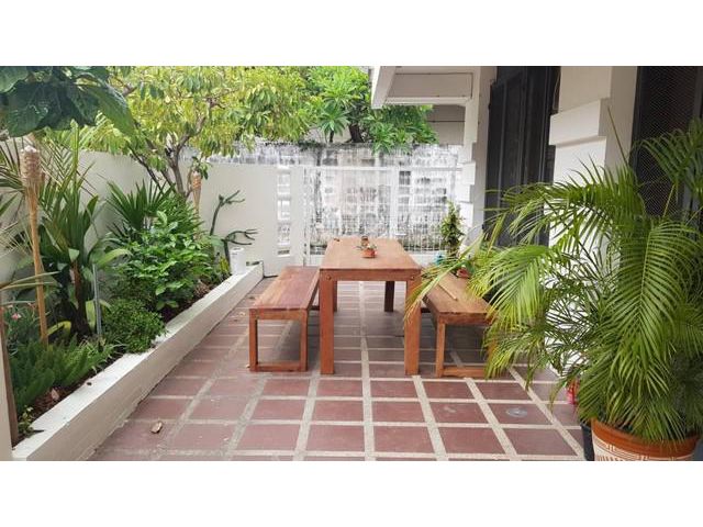 ให้เช่าทาวน์เฮาน์ 2 ชั้นหลังมุม เอกมัย 22