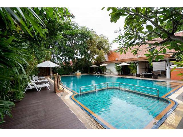 ขายบ้านเดี่ยว 1 ชั้น หมู่บ้านปาร์ครุ่งเรือง พร้อมที่ดิน สไตล์รีสอร์ทมีสระว่ายน้ำ ตกแต่งสวยงาม