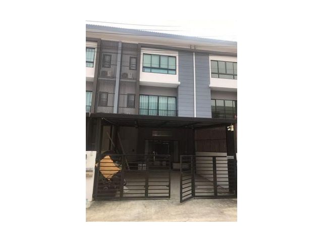 ทาวน์โฮม 3 ชั้น The Connect ลาดพร้าว 126