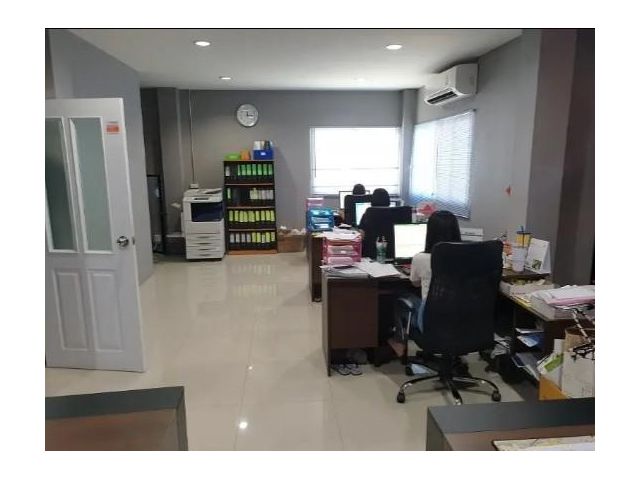 ให้เช่าโกดังพร้อมออฟฟิศซอยลาดพร้าว 101 เนื้อที่ 1 ไร่ รถ 10 ล้อเข้าได้
