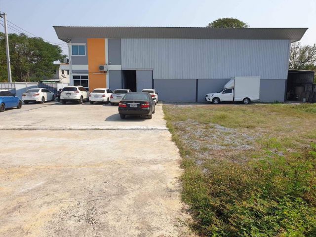 RR138 ให้เช่าโกดัง 410 ตรว. 600 ตรม. ลาดพร้าว 101 ที่จอดรถเยอะ พร้อมอยู่ ค่าเช่าถูก