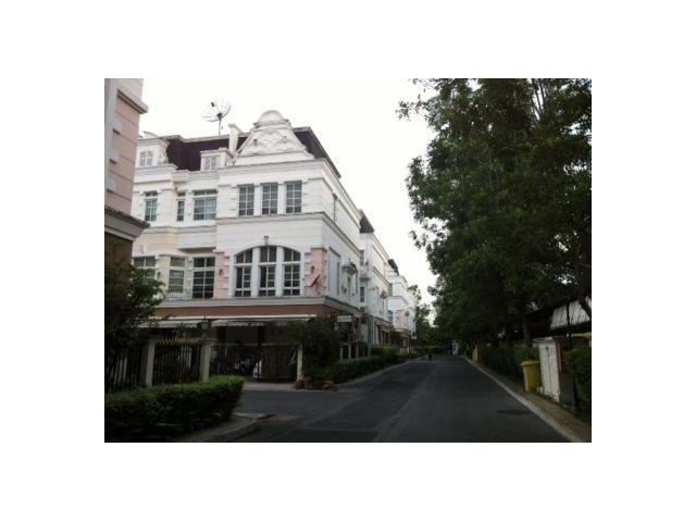 ขาย Townhouse 3 ชั้น 3 ห้องนอน 4 ห้องน้ำ บ้านพร้อมอยู่ บ้านหลังมุม ลงเสาเข็มกันทรุด เจ้าของดูแลบ้านดีมาก