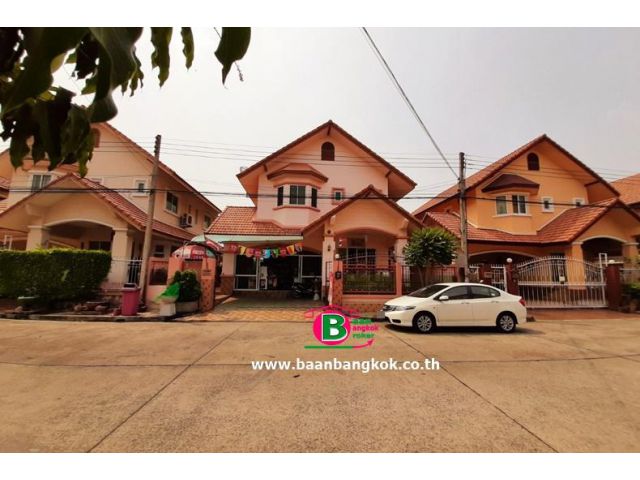 บ้านเดี่ยว 2 ชั้น โครงการ เอ.ซี.เฮ้าส์ 4 เนื้อที่ 50.1 ตรว. มี 3 ห้องนอน 3 ห้องน้ำ ถนนลำลูกกา อ.ลำลูกกา จ.ปทุมธานี