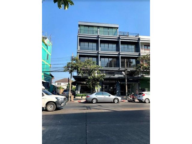 ให้เช่าอาคารพานิชย์ 5ชั้น ติดถนนลาดพร้าว วังหิน