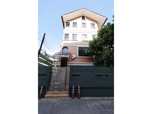 ให้เช่าโฮมออฟฟิศ3ชั้นย่านอารีย์  ใกล้BTSอารีย์