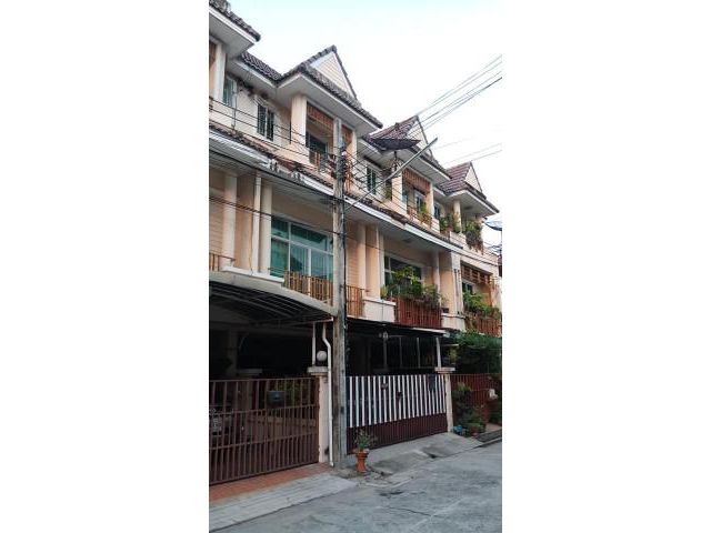 รหัสทรัพย์ B4677 ให้เช่าทาวน์โฮม 3 ชั้น หมู่บ้านนวนิช ซ.เลี่ยงเมืองปากเกร็ด29 ถ.เลี่ยงเมือง-ปากเกร็ด