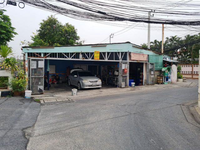 ขายด่วน...บ้านเดี่ยวชั้นเดียว (หลังมุม) ชุมชนหมู่บ้านอมรวิวัฒน์ ซอยนวมินทร์ 163 แยก 12