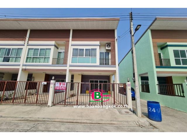 ทาวน์เฮาส์ 2 ชั้น หลังริม โครงการ สหกรณ์เคหสถาน 15 เนื้อที่ 24.4 ตรว. ถนนลำลูกกา อ.ลำลูกกา จ.ปทุมธานี