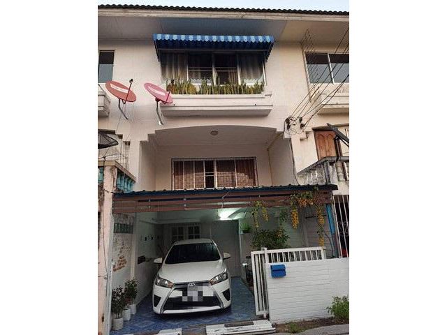 T01105 ให้เช่าทาวน์โฮม 3 ชั้น ใกล้กองพันสัตว์ต่าง