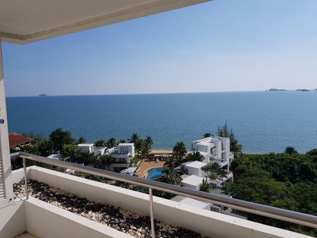 Sale Condo Crystal-Beach ติดทะเลหาดสวยตัว ชั้น 8 พร้อมอยู่กันไปเลย ตกแต่งใหม่สไตล์ฝรั่ง