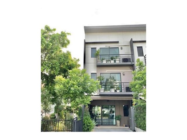 ให้เช่า ทาวน์โฮม 3 ชั้น บ้านกลางเมือง