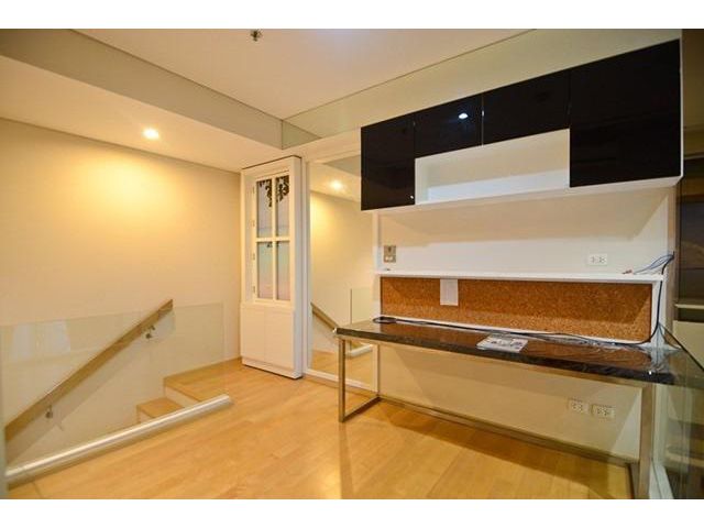villa อโศก MRT เพชรบุรี เฟอร์ครบ duplex 80 ตร.ม.