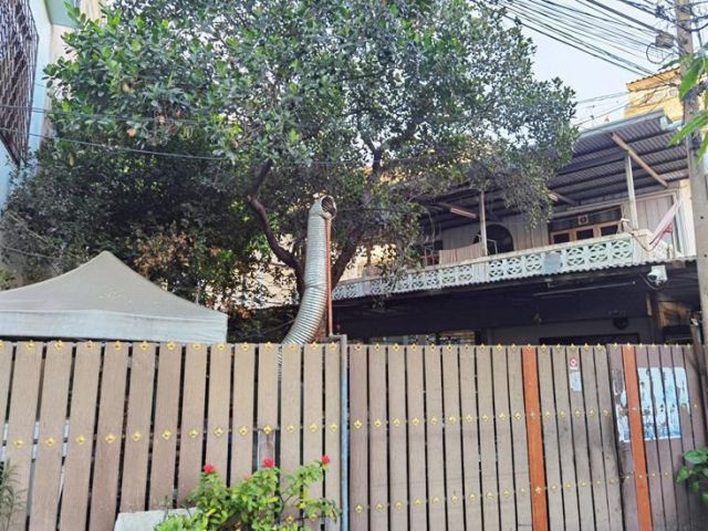 ขายที่ดินพร้อมบ้าน ซอย 49 ถนนลาดพร้าว ใกล้ BTS สายสีเหลือง - 05602