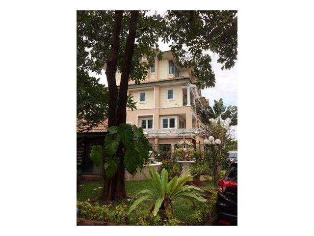 ให้เช่าทาวน์โฮม 4 ชั้น โครงการคริสตัลวิลล์ Fully furnished หลังมุม ใกล้เซ็นทรัลอีสต์วิลล์ ใกล้ทางด่วนรามอินทรา แต่งสวยน่