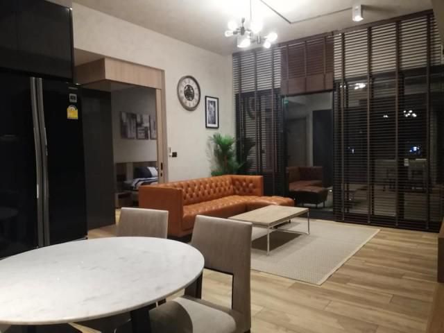 ให้เช่า THE LOFTS อโศก ติดถนนอโศกมนตรี 200 ม. จาก MRT เพชรบุรี (เครื่องใช้ไฟฟ้าครบๆ ของใหม่ทุกชิ้น)