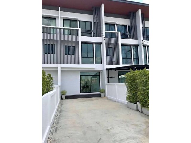 ให้เช่าทาวน์เฮ้าส์ 3 ชั้น โครงการ Cozy สตรีวิทยา2 ซอย 23 ลาดพร้าว