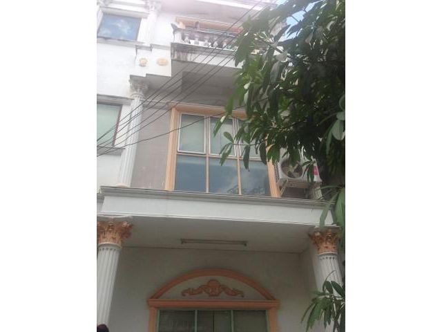 ให้เช่าทาวน์โฮม 3 ชั้น ถนนนนทบุรี ใกล้กระทรวงพาณิชย์และสนามบินน้ำ