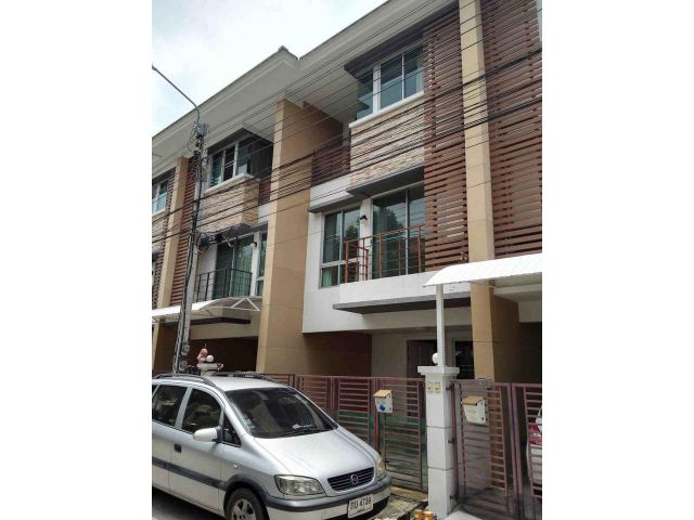 U1089 ให้เช่าทาวน์โฮม 3 ชั้น โครงการ พลัส ซิตี้ พาร์ค สนามบินน้ำ Plus City Park Sanambinnam ทำเลดีเดินทางสะดวก ใกล้  รถไ