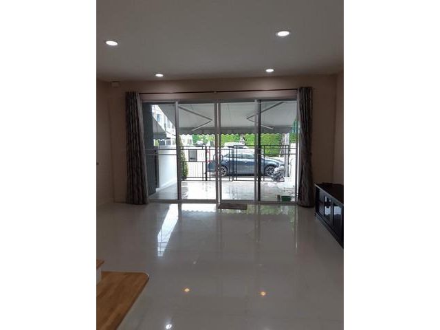 ให้เช่า ทาวน์โฮม 3ชั้น บ้านกลางเมืองพระราม 9-รามคำแหง พร้อมเฟอร์นิเจอร์