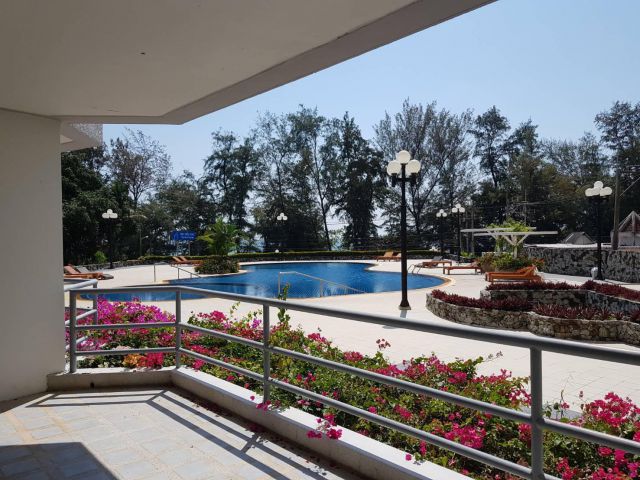 sale condo สตูดิโอริมชายหาดแม่รำพึง ขนาด (57 ตร.ม. ) ที่ชั้น 1 ในคอนโดเดอะรอยัลระยอง
