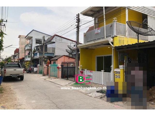 ทาวน์เฮาส์ 2 ชั้น ซอยวิไลเสนา 3 เนื้อที่ 22 ตรว. อ.เสนา จ.อยุธยา