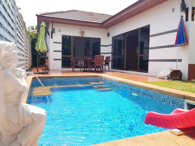 sale บ้านพูลวิลล่า 2 ห้องนอน ที่ตั้งอยู่ในวีไอพีเชนรีสอร์ท หาดแม่รำพึง บ้านตั้งอยู่ห่างจากทะเล เพียง 400 ม. บ้านประกอบด้