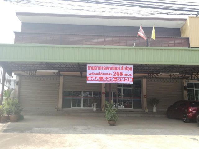 ขายอาคารพาณิชย์ 2 ชั้น 4 ห้อง พร้อมที่ดินเปล่า เนื้อที่ 268 ตารางวา ติดถนน 304(สายกบินทร์บุรี – ปักธงชัย)