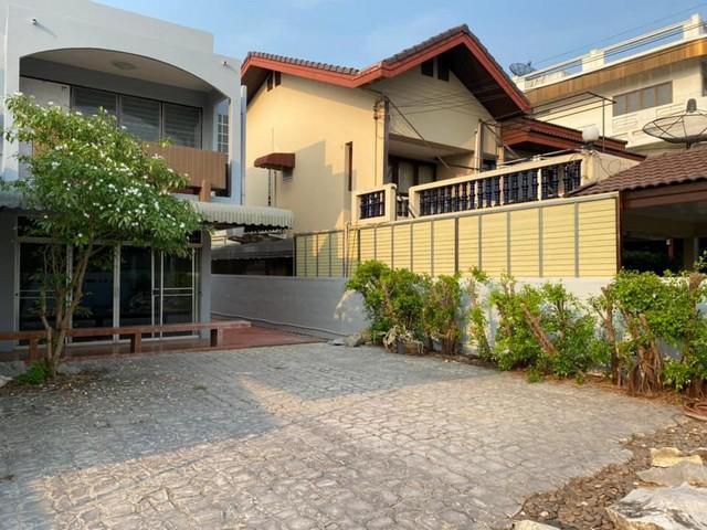 ราคาพิเศษ ให้เช่าบ้านเดี่ยว 2 ชั้น ย่านพัฒนาการ หมู่บ้านเมืองทอง 2/1 ซอยพัฒนาการ 74 ขนาด 3 ห้องนอน