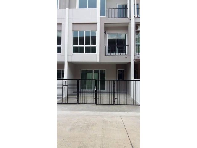 ขายทาวน์โฮม 3 ชั้น ม.ซิกเนเจอร์รามอิน