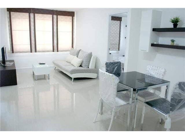 Condo One Thonglor BTS ทองหล่อ เฟอร์ครบ 50 ตร.ม.