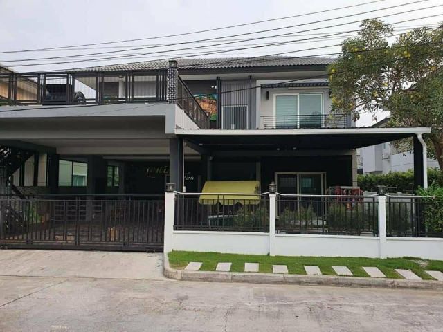 ให้เช่าหรือขายบ้านเดี่ยว 2 ชั้น หมู่บ้านเดอะ เซนโทร วัชรพล  บ้านเดี่ยว สภาพยังใหม่มาก   พื้นที่ 65 ตารางวา  พื้นที่ใช้สอ