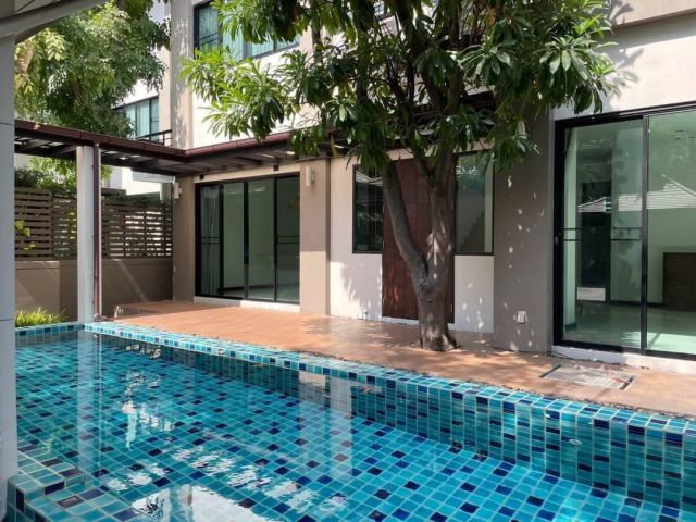RENT :: ให้เช่าบ้านเดี่ยวพร้อมสระว่ายน้ำส่วนตัว Willow 49 ทำเลทองย่านสุขุมวิท (KD001)