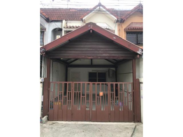 ให้เช่าทาวน์เฮ้าส์ 2 ชั้น ซอยรามคำแหง 142 ติดรถไฟฟ้าสายสีส้ม (อนุญาตเลี้ยงสัตว์ได้)
