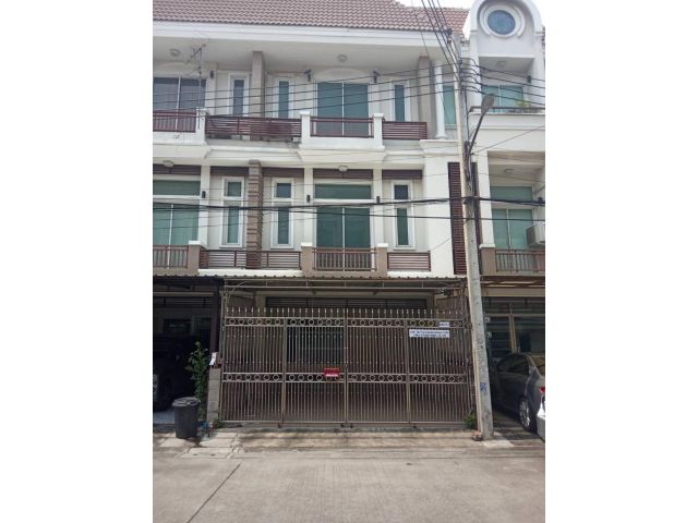 ให้เช่าทาวน์โฮม Premium Place พรีเมี่ยมเพลส ถนนนวลจันทร์ ทำออฟฟิตได้ บ้านเปล่า 3 ห้องนอน ทำเลดี