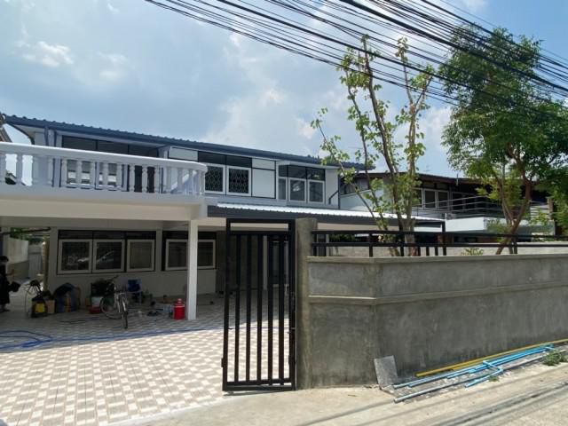 ให้เช่าบ้านเดี่ยว 2 ชั้น ซอยนวมินทร์ 91 ปรับปรุงใหม่ทั้งหลังพื้นที่เยอะ อนุญาตเลี้ยงสัตว์ได้