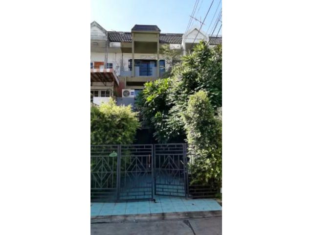 ให้เช่าทาวน์เฮาส์ 3 ชั้น ซอยพรหมจักร ถนนวัชรพล บางเขน