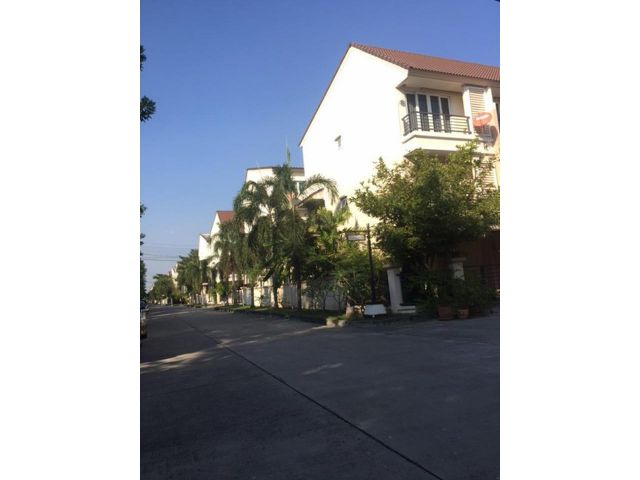 ให้เช่าทาวน์เฮ้าส์  Casa city คาซ่า ซิตี้ นวลจันทร์2 เกษตร – นวมินทร์ เนื้อที่ 23 ตรว 3นอน 3น้ำ       ติดต่อคุณ สมศักดิ์