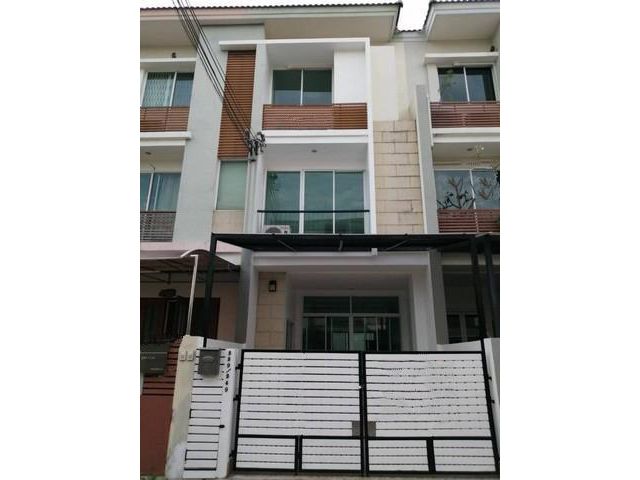 ขายทาวน์โฮม หมู่บ้านธนาพัฒน์เฮ้าส์ สาทร-นราธิวาส เนื้อที่ 17ตรว 3นอน 3น้ำ  2นั่งเล่น จอดรถ 2คัน  ติดต่อคุณ สมศักดิ์ Tel