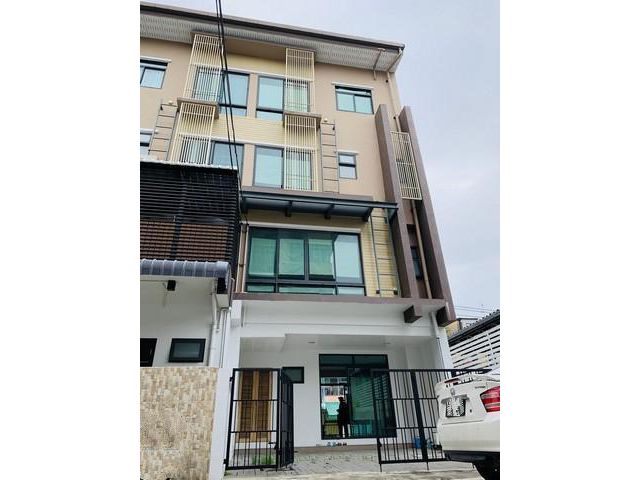 ขายทาวน์โฮม 4ชั้้น ถนนพระราม3 ใกล้เซ็นทรัลพระราม3