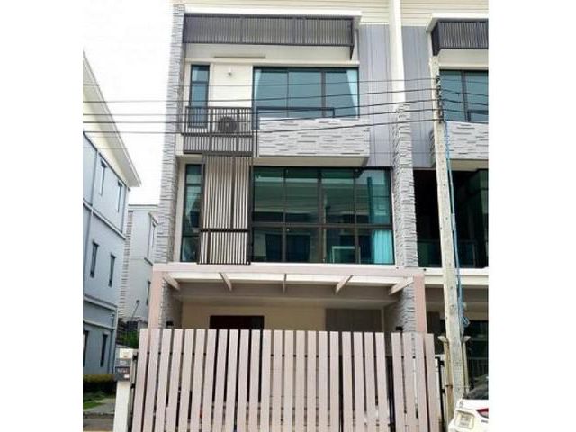 ให้เช่าและขาย ทาวน์โฮม 3ชั้น โครงการเพล็กซ์ บางนา