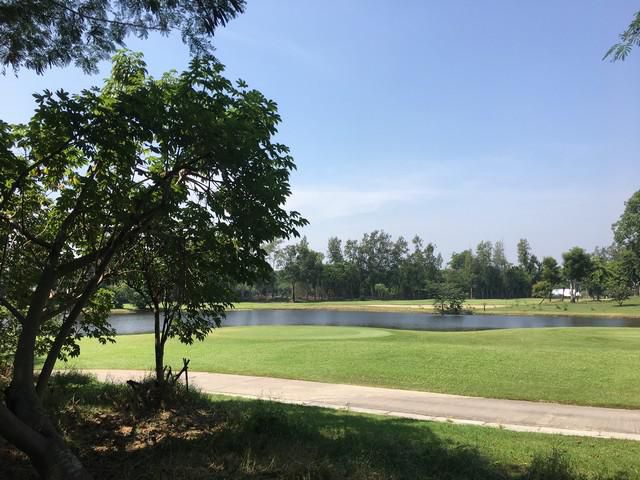 ขายที่ดินในสนามกอล์ฟเดอะเลกาซี่ (The Legacy Golf Club) อยู่ติดซาฟารีเวิลด์ เนื้อที่ 240 ตร.ว. ติดถนนโครงการ