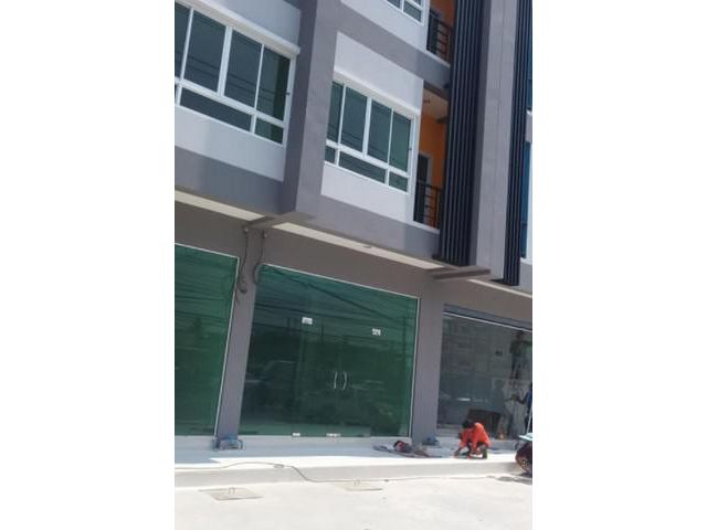 ให้เช่าอาคารพาณิชย์ 4 ชั้น มีที่จอดรถ ติวานนท์