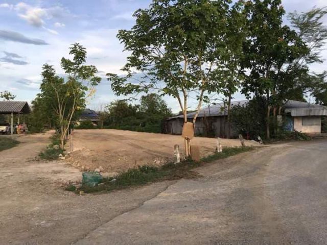 BSP0021 ขายที่ดินแปลงสวย   พร้อมเอกสารสิทธฺ์โฉนด   ที่ดินทำเลสวย  ขนาดพื้นที่ 214 ตารางวา   ขายราคา   1,391,000  บาท