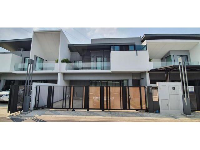 ให้เช่าบ้านเดี่ยว วีเว่ บางนา กม7 ใกล้เมกาบางนา 225ตรม 3นอน 4น้ำ จอดรถ 3คัน      ติดต่อคุณ สมศักดิ์ Tel: 0982686161 รหัส