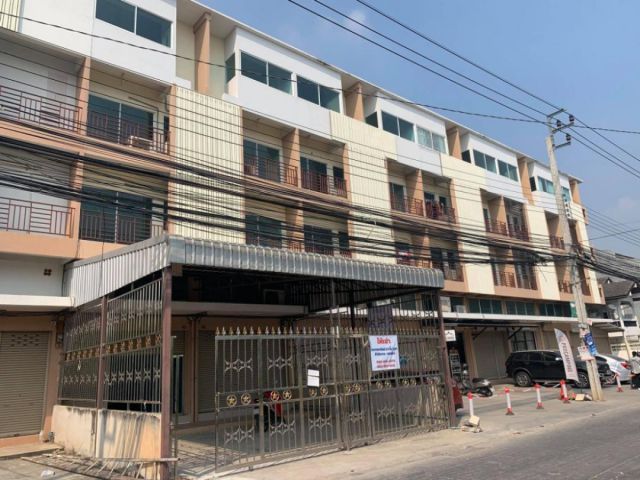 ให้เช่าอาคารพาณิชย์ 3.5 ชั้นติดกับถนนใหญ่ลาดกระบัง