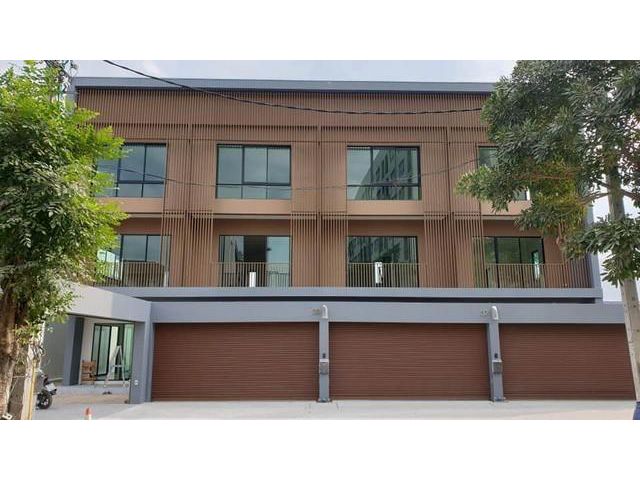 ขายทาวน์โฮมสร้างใหม่ 3 ชั้น 20 ตรว. ซ.พัฒนาการ 26