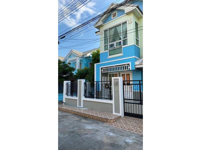 ขายทาวน์เฮาท์หมู่บ้านวิเศษสุขนครสีฟ้า​
